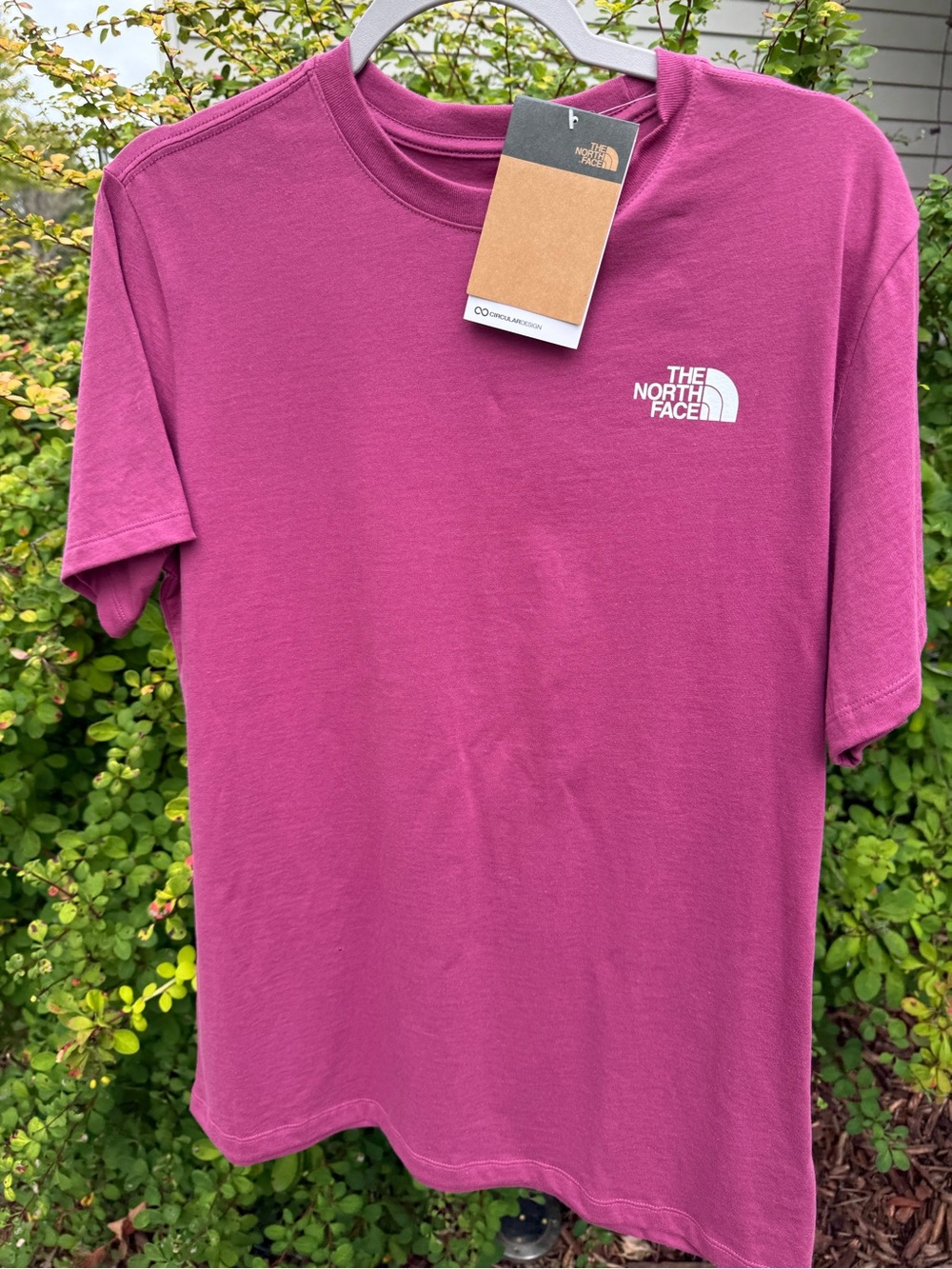 NEW The North Face Women’s Short-Sleeve Box Tee with flaw - Cyber Berry - Sz Med